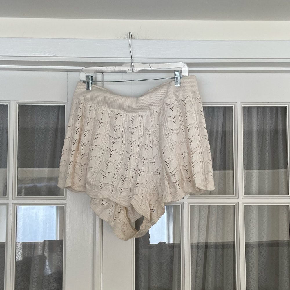Soft Goat Cream Knit Crochet Shorts